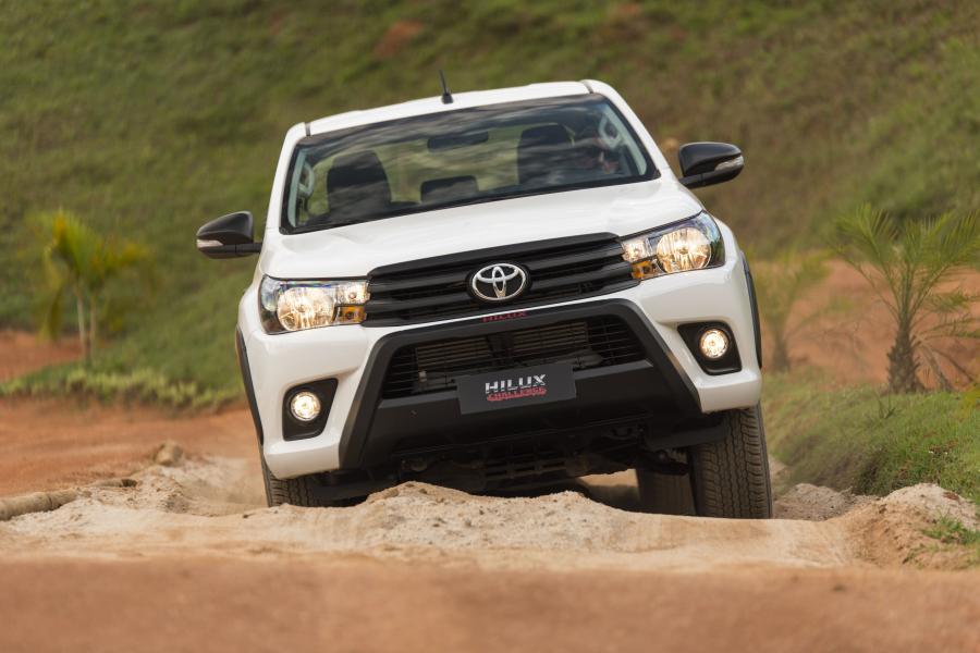  Toyota Hilux SR Challenge Double Cab 2017 года  (LA) (фото 19 из 31)